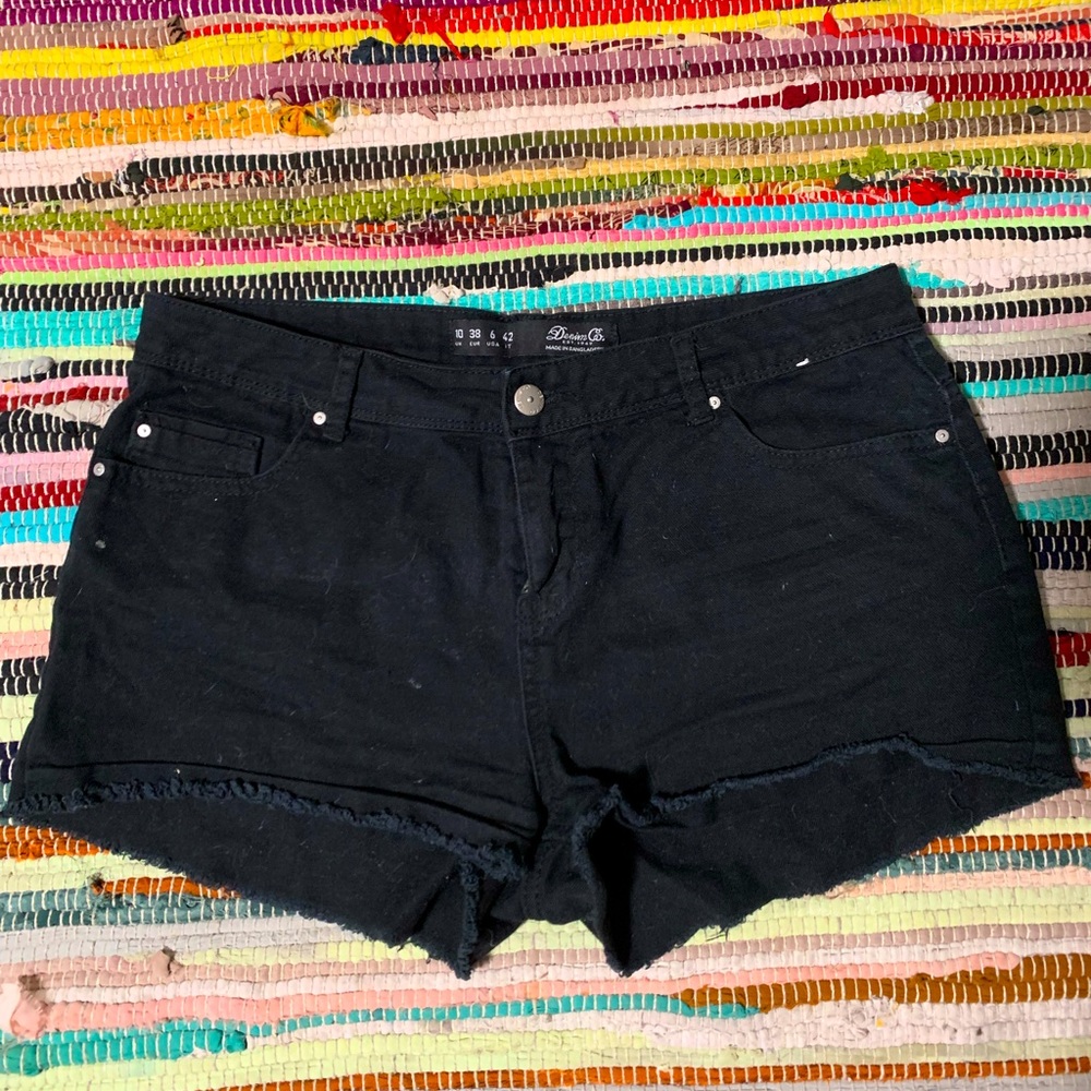 Low waist shorts size 10